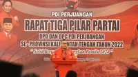 Sekretaris Jenderal (Sekjen) DPP PDI Perjuangan (PDIP) Hasto Kristiyanto sedang menyampaikan pidatonya di Rapat Tiga Pilar Partai PDIP Provinsi Kalimantan Tengah (Kalteng) dalam rangka menindaklanjuti hasil Rakernas II. (Dok. Liputan6.com/Muhammad Radityo Priyasmoro)