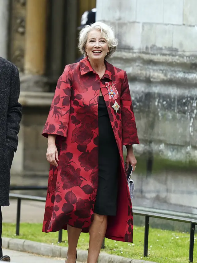 Aktris Emma Thompson menghadiri penobatan Raja Charles III. (Jane Barlow/Pool Photo via AP)