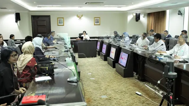 Ketua Dewan Audit OJK Sophia Wattimena dalam Courtesy Meeting dengan Ikatan Auditor Intern Bank (IAIB) di Kantor OJK, Jakarta, Jumat (24/3/2023). (Dok OJK)