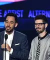 Ajang penghargaan bergengsi untuk para musisi di Amerika kembali dihelat pada tahun 2017 ini. Acara yang bertajuk American Music Awards (AMAs) 2017 ini melahirkan sederet nama musisi sebagai pemenang dalam 28 nominasi. (AFP/Kevin Winter)