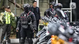 Untuk mengawal jalannya pemeriksaan Sekjen PDIP Hasto Kristiyanto, Polda Metro Jaya mengerahkan ratusan personel guna menjaga ketat gedung Merah Putih KPK. (Liputan6.com/Angga Yuniar)