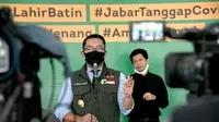 Gubernur Jawa Barat Ridwan Kamil saat menggelar jumpa pers terkait PSBB tingkat provinsi di Gedung Pakuan, Kota Bandung, Sabtu (2/5/20). (sumber foto : Humas Pemprov Jabar)