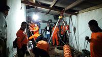 Dua bocah kakak beradik tewas tercebur di sumur tua rumah mereka, Desa Menjangan, Kecamatan Subah, Batang, Jateng. (Foto: Basarnas/Liputan6.com/Fajar Eko Nugroho)