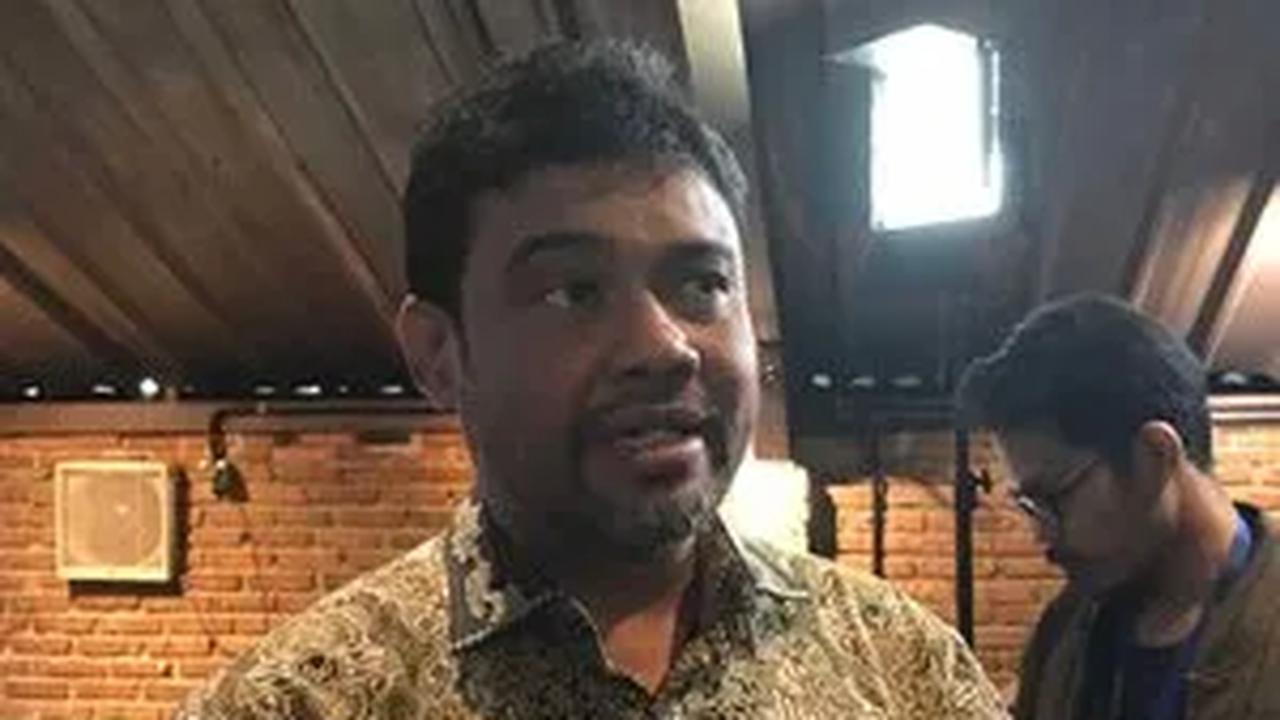"KSPI meminta kepada pemerintah pusat dalam hal ini Kemenaker RI dan seluruh gubernur/bupati/walikota, dalam menetapkan kenaikan upah minimum UMP/UMK 2024 sebesar 15 persen, atau setidak-tidaknya minimal 10 persen,"