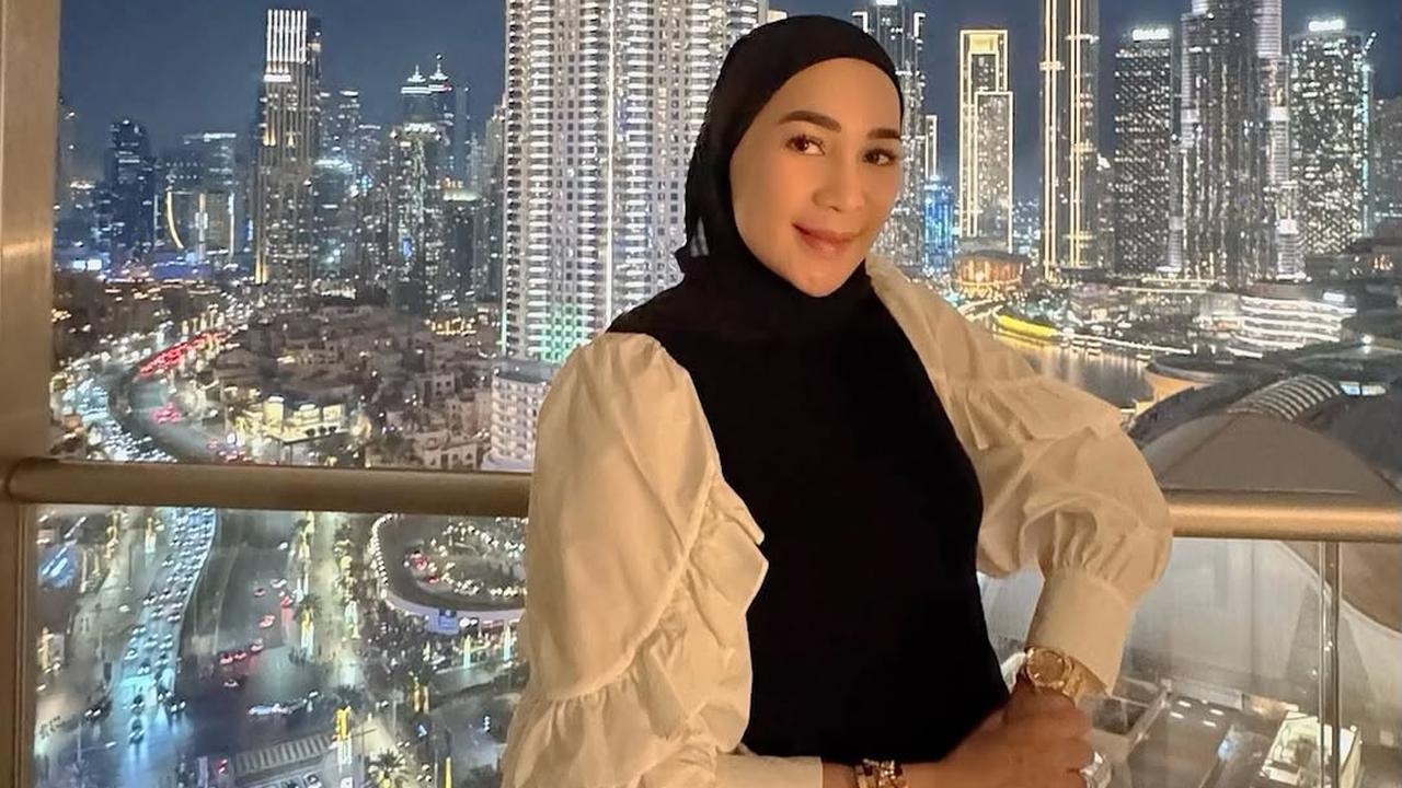 6 Potret Erin Taulany Nikmati Liburan di Dubai, Naik Jet Car - Makan di Ketinggian