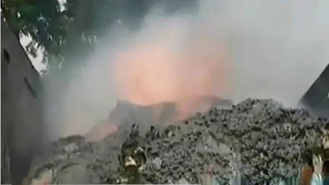 Truk Pengangkut Limbah Terbakar di Subang hingga Konflik Palestina-Israel