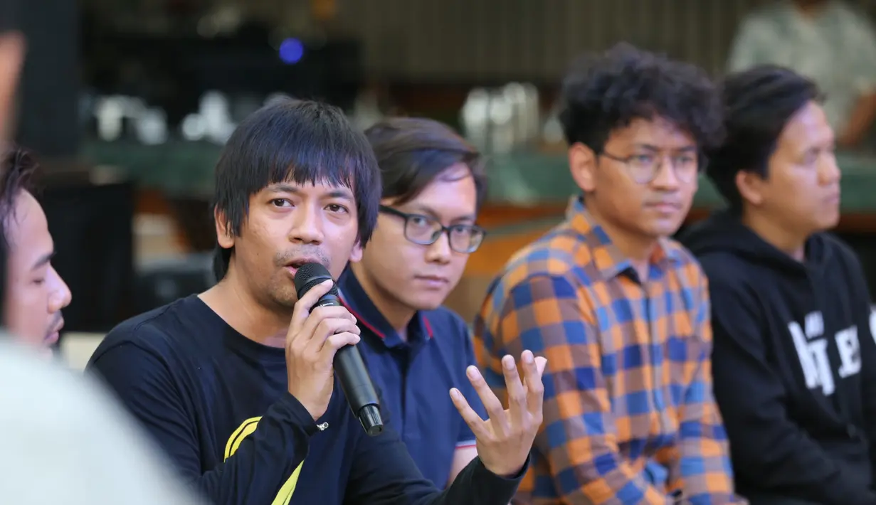 D'Masiv di kawasan SCBD, Jakarta Selatan, Selasa (3/3/2020). (Daniel Kampua/Fimela.com)