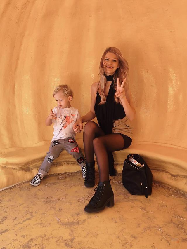 Freddie dan sang ibu, Brianna Jungwirth (Instagram/ briannarealaccount - Freddie, putra Louis Tomlinson (Instagram/ briannarealaccount - https://www.instagram.com/p/Bop4demHyxH/)