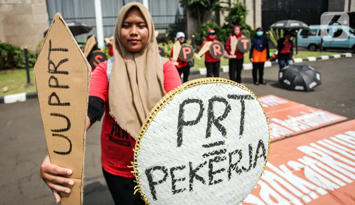 Selain itu, kasus penganiayaan juga menimpa PRT di Bandar Lampung yang dilakukan oleh majikannya. Pelaku merupakan ibu dan anak di mana dua orang korban telah bekerja selama tiga bulan. Kedua pelaku melakukan kekerasan seperti memukul pipi dan kepala korban serta menendang korban. (Liputan6.com/Faizal Fanani)