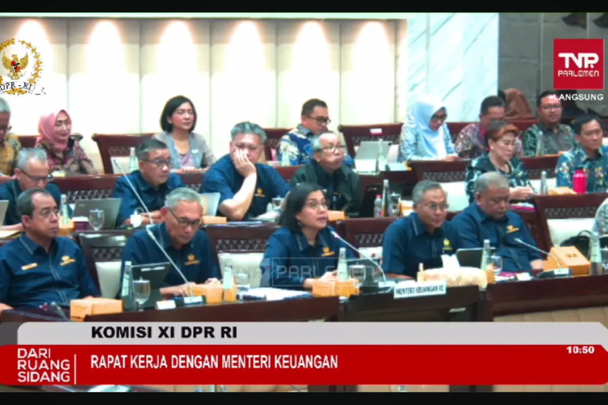 Menteri Keuangan (Menkeu) Sri Mulyani dalam Rapat Kerja dengan Komisi XI DPR RI, Rabu (3/7/2024). (Foto: Liputan6.com/Tira Santia)