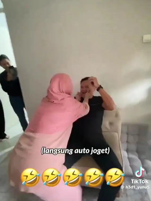 Hedi Yunus Main ke Rumah Ibu-ibu Penggemarnya
