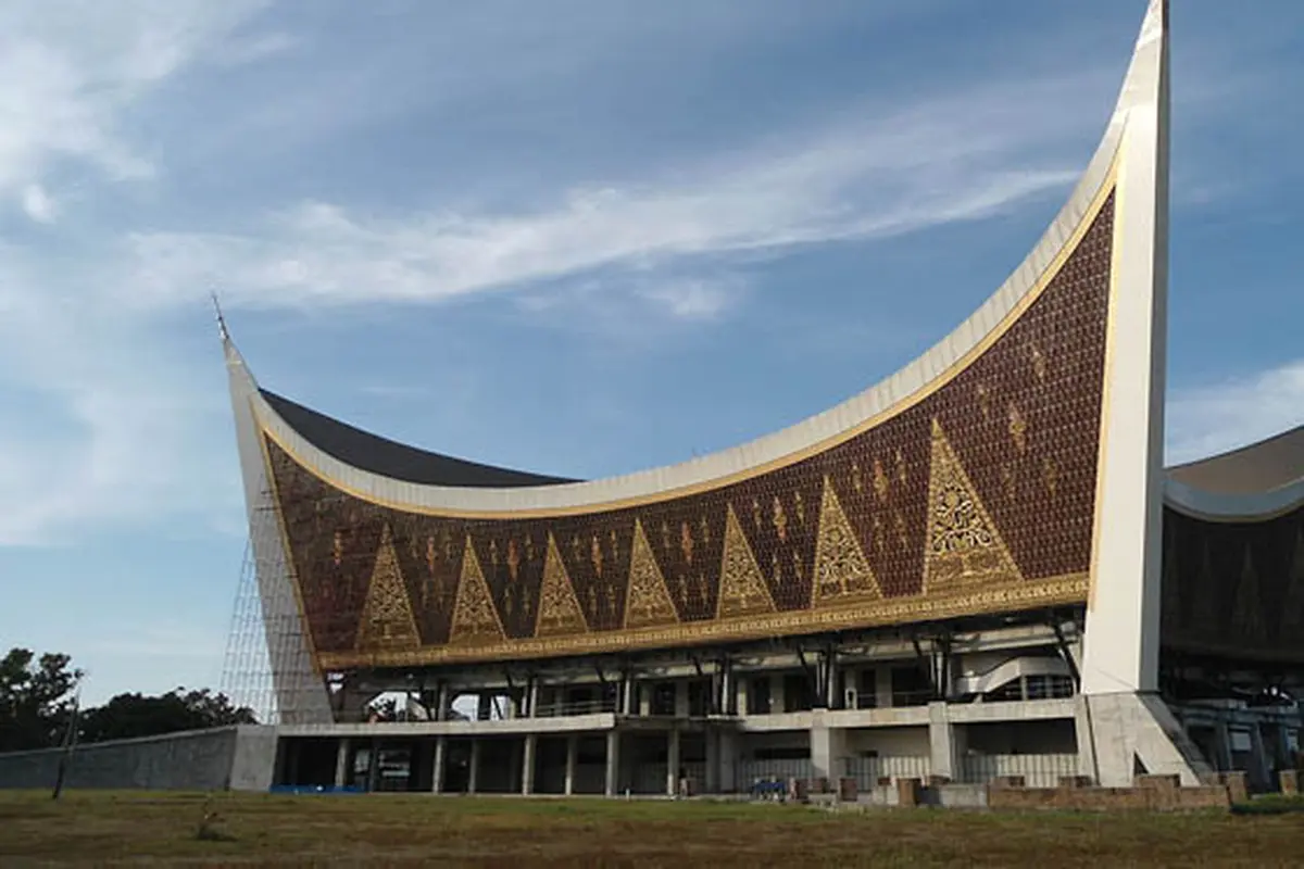 Masjid Mahligai Minang, salah satu masjid megah dengan arsitektur unik di Indonesia