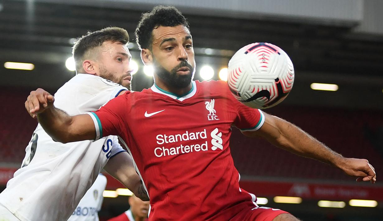 Mohamed Salah mencetak gol ke-100 nya saat Liverpool mengalahkan Leeds United dengan skor 3-0 pada Minggu (12/09/2021) malam WIB. Pertandingan tersebut merupakan laga ke-162 Salah bersama The Reds. (Foto: AFP/Pool/Shaun Botterill)
