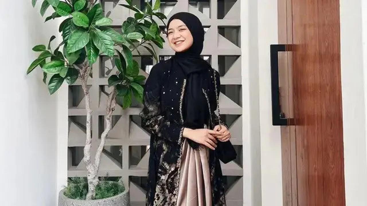 5 Model Atasan Brokat Simple Elegan, Anti Norak