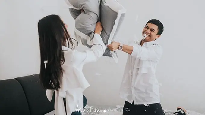 [Bintang] Raditya Dika dan Anissa Aziza