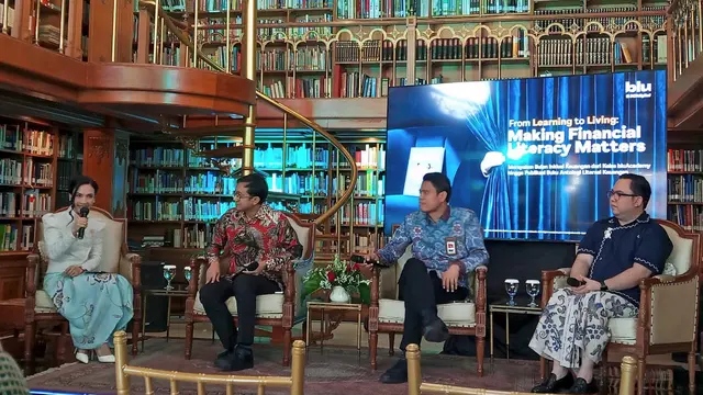 Duardi Prihandiko (Director of Business BCA Digital), Andi Muhammad Yusuf (Kepala Direktorat Literasi dan Inklusi Keuangan Syariah Otoritas Jasa Keuangan/OJK), dan Rudini Triyadi (Head of Brand Experience & Community BCA Digital)