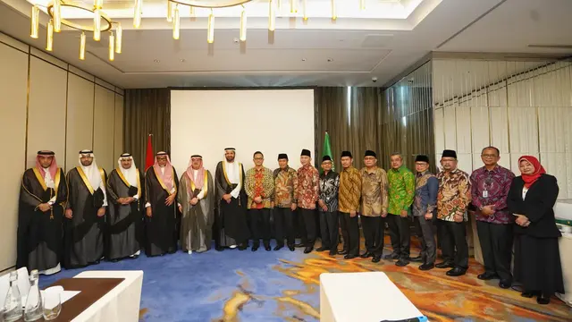 Plt. Kepala Badan Pelaksana Badan Pengelola Keuangan Haji (BPKH) Fadlul Imansyah dan Jajaran Pimpinan BPKH bertemu dengan Menteri Haji dan Umrah Arab Saudi Tawfiq Al Rabiah.