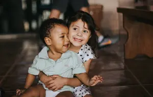 Tumbuh di Keluarga yang Sama, Mengapa Kepribadian Anak Berbeda?