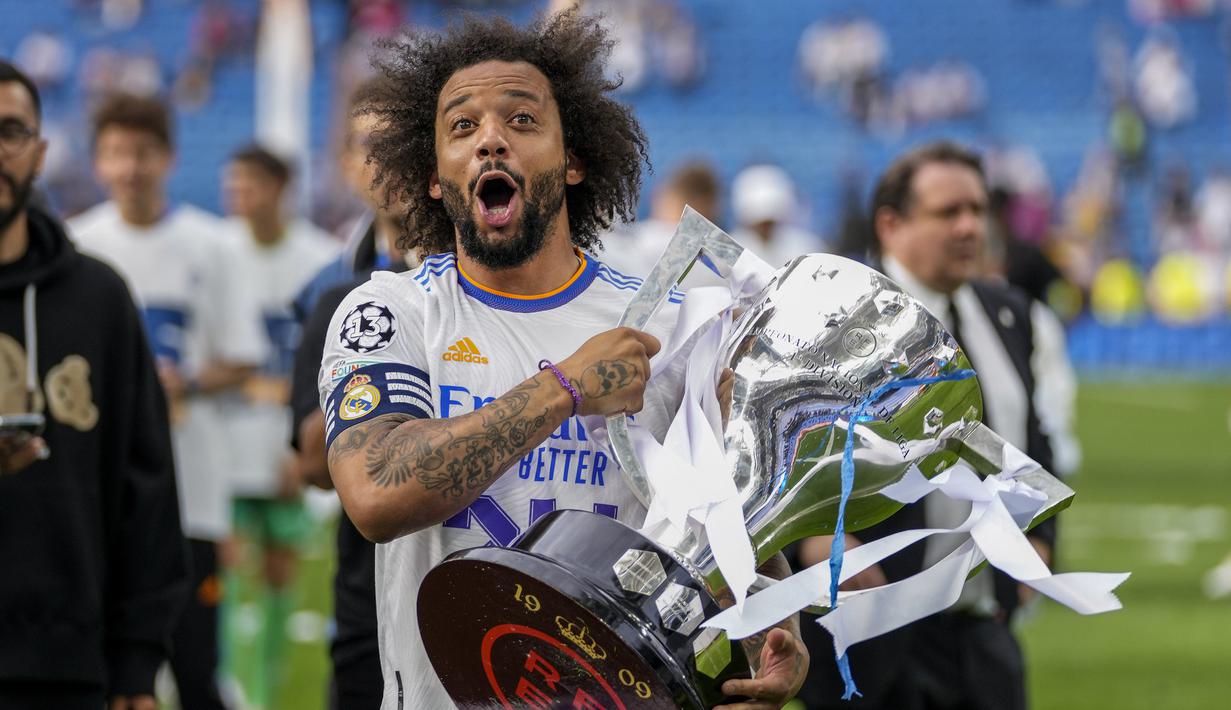 <p>Setiap pemain tentu dituntut penampilan terbaik oleh klub yang mengontraknya. Jika performa mulai menurun akibat dimakan usia dan muncul pengganti yang lebih baik, otomatis ia akan terpinggirkan dan hanya menjadi pelapis meski punya pengalaman segudang. (AP/Bernat Armangue)</p>