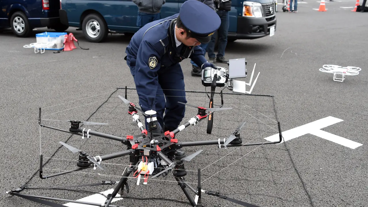 20160117-Keren, Elite Polisi Jepang Latihan Anti Teror Menggunakan Drone-Tokyo