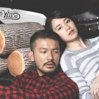 Dalam film Faith & Love Rio Dewanto dan Basuki berperan sebagai suami dan istri. Saat dilakukan sesi pemotretan di Wakai, Senayan City, Jakarta Selatan mereka masih kompak. (Foto: Galih W.Satria/bintang.com)