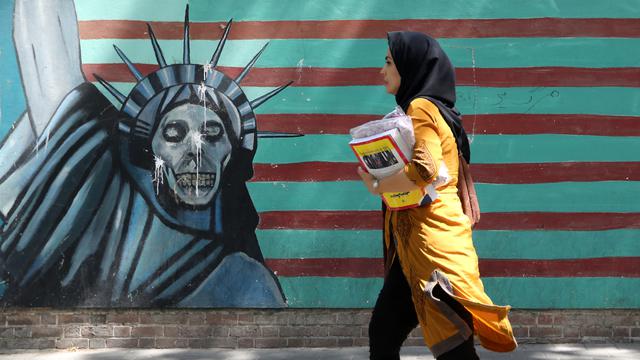 Mural Aneka Rupa Hiasi Sudut Kota Teheran