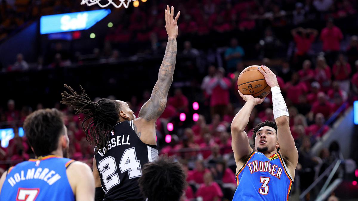Hasil NBA: Balas Curi Kemenangan di Kandang Spurs, Thunder Memimpin 2-1