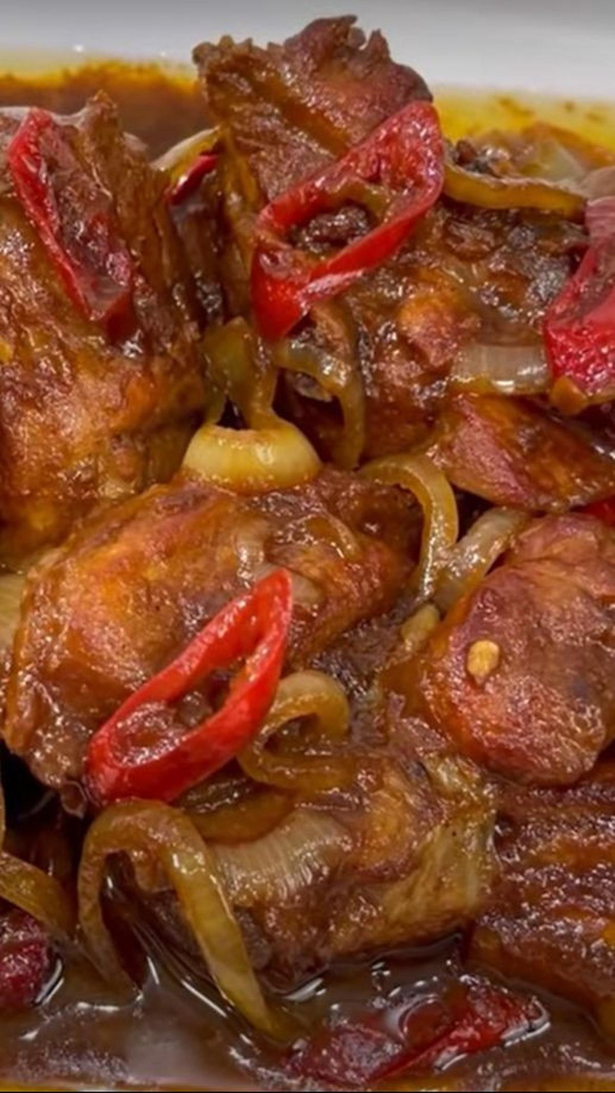 3. Ayam Kecap Bawang Bombay ala Kondangan<br>