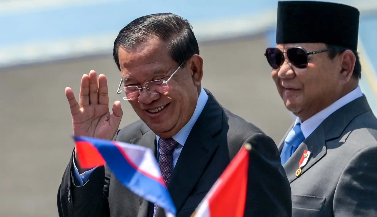 Usai upacara, kedua pemimpin negara tersebut langsung masuk ke dalam Istana Kpresidenan untuk melakukan rangkaian pertemuan. (BAY ISMOYO/AFP)