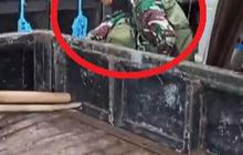 VIDEO: Penerjun Payung TNI Nyasar Malah Mendarat di Rumah Warga Blitar