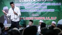 Calon Presiden nomor urut 3, Ganjar Pranowo  saat sowan ke Pondok Pesantren Zawiyah Tarekat Al-Tijaniyah, Kecamatan Samarang, Kabupaten Garut, Jawa Barat pada Senin (5/2/2024) malam. (Foto: Tim Media Ganjar Pranowo).