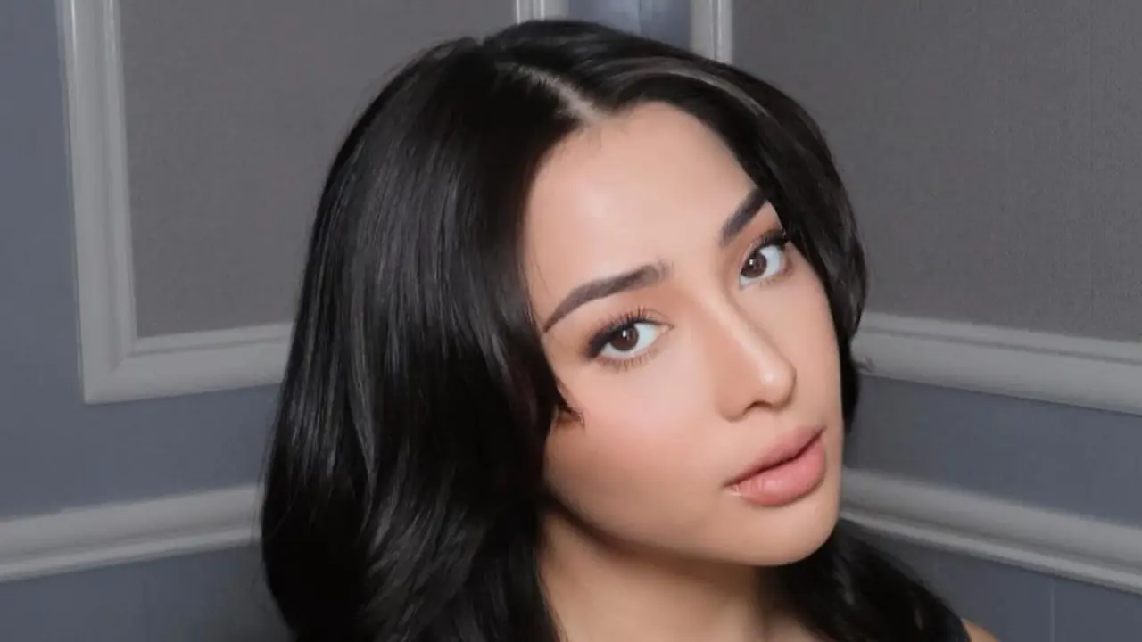 Nikita Willy dengan rambut tergerai panjang (Instagram/nikitawilly94)
