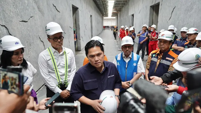 Menteri Badan Usaha Milik Negara (BUMN) Erick Thohir meninjau progres pembangunan kawasan ekonomi khusus (KEK) kesehatan di Sanur, Denpasar, Bali, Kamis (6/7/2023). (Dok BUMN)