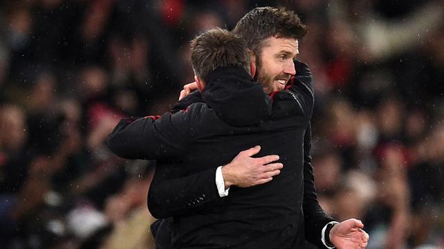 Foto: Kado Perpisahan Cristiano Ronaldo untuk Michael Carrick saat Manchester United Libas Arsenal di Liga Inggris