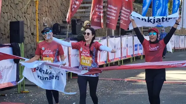 Potret Arumi Bachsin Ikut Ramaikan Bromo Marathon