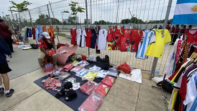 Pedagang asesoris di sekitar JIS