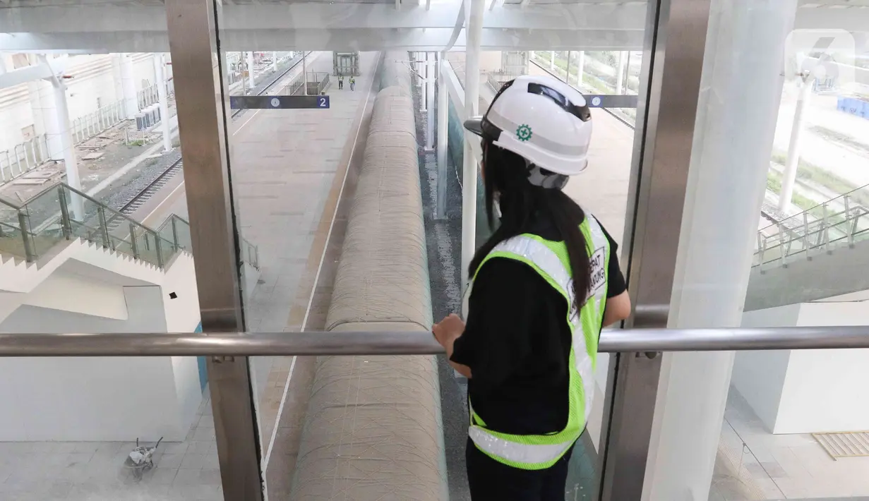 Untuk saat ini pogres dari pembangunan stasiun KA cepat tersebut sejak tahun 2019 sampai dengan per akhir April 2023 sudah selesai 97,11%. (Liputan6.com/Herman Zakharia)