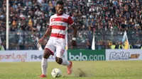 Bek sayap Madura United, Marckho Meraudje. (Bola.com/Aditya Wany)