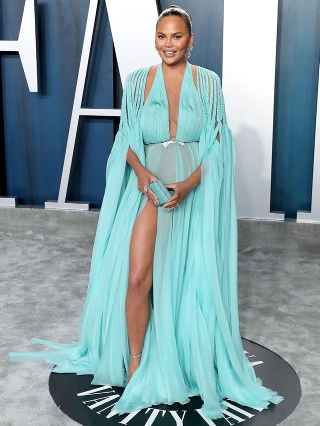 Naked Dress Terbaik di Vanity Fair Oscar After Party 2020 - Fashion Fimela.com