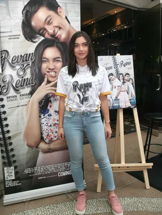 "Tantangannya ya karena ini film pertama aku. Jadi aku enggak tahu apa-apa soal film sama sekali. Paling saat reading yah, itu dikuras banget harus belajar skenario dari A sampai Z," jelasnya. (Nurwahyunan/Bintang.com)