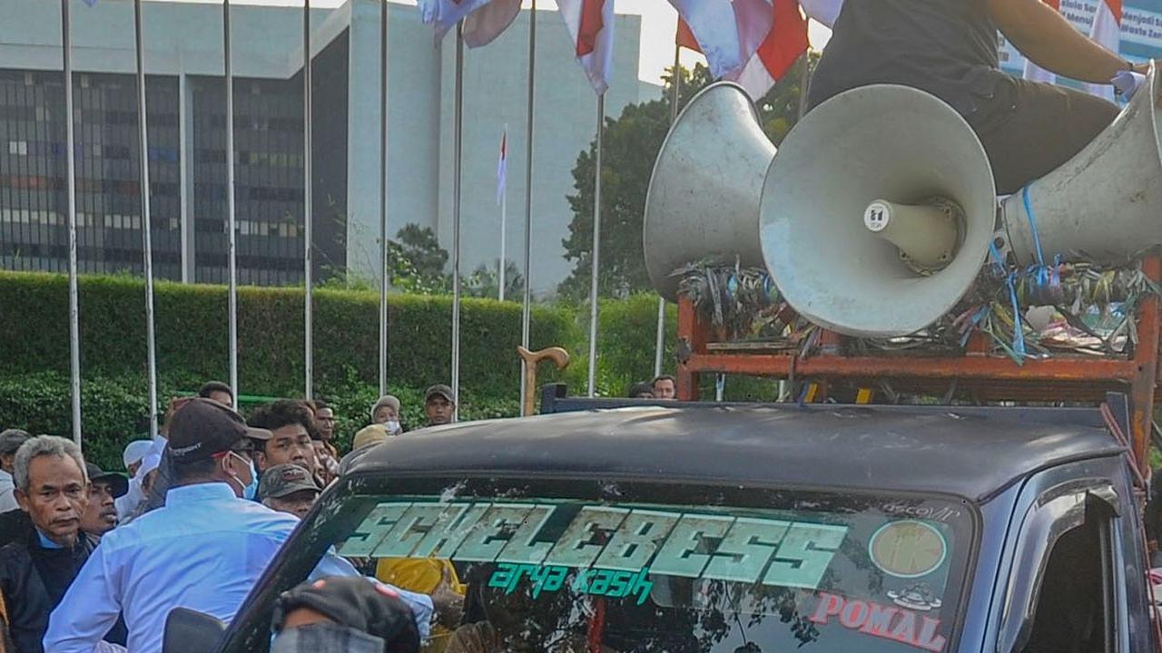 VIDEO: Situasi Depan KPU, Kapolres di Atas Mobil Komando Minta Pendemo Bubar