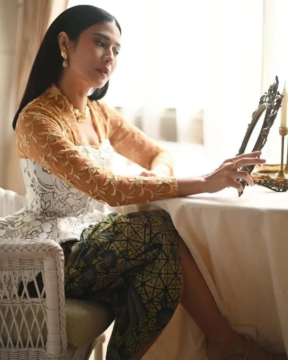 8 Artis Rayakan Hari Kartini 2025 dengan Kebaya, Dian Sastro hingga Dewi Perssik