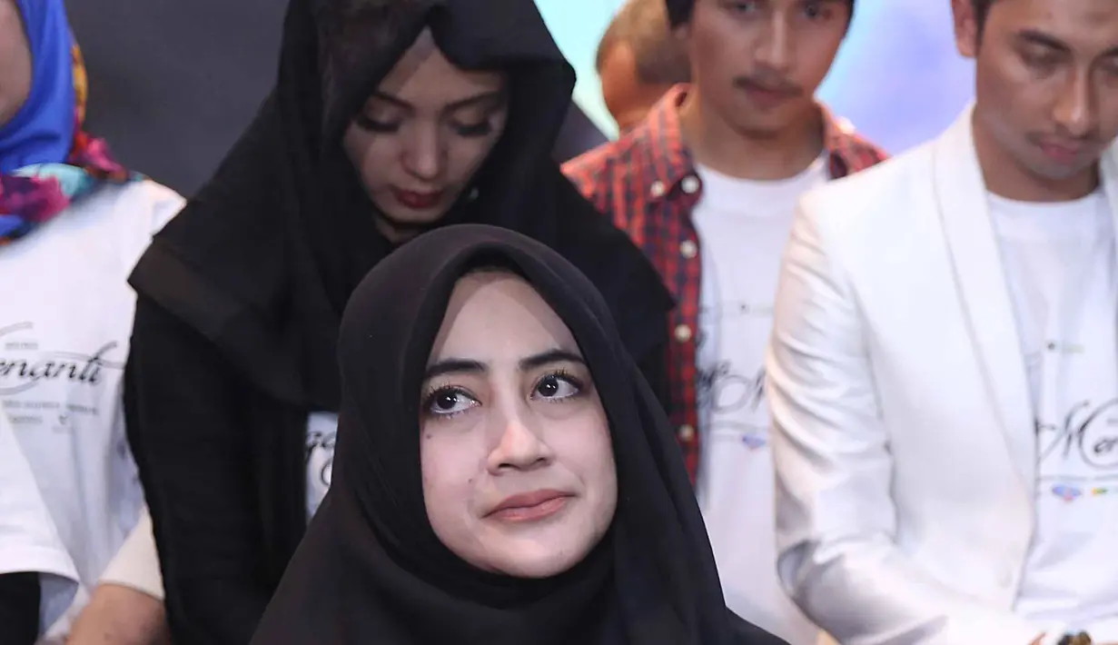 Kini, ibu empat orang anak ini kembali melakoni dalam film berjudul Surga Menanti. Sebelum menerimanya, ia menanyakan dalam hatinya. Apakan film itu memberikan efek positif bagi masyarakat. (Nurwahyunan/Bintang.com)