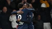 Melalui dua gol Ousmane Dembele dan satu gol Goncalo Ramos, PSG mengakhiri laga dengan skor 3-1. Hasil ini mengukuhkan mereka di puncak klasemen dengan raihan 63 poin atau terpaut empat poin dari RC Lens. (AP Photo/Emma Da Silva)