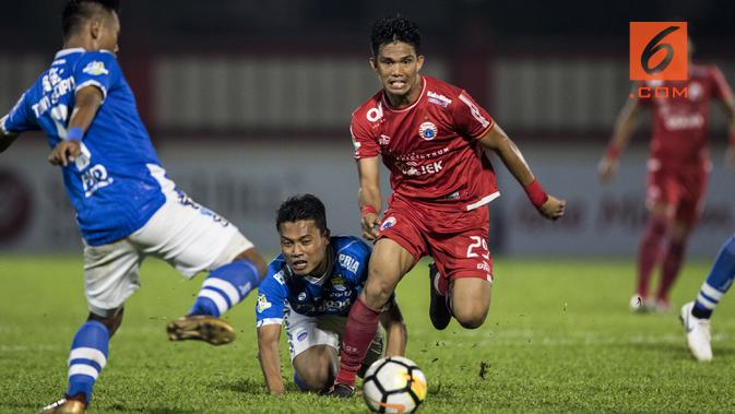 Pertemuan pertama Persija Jakarta kontra Persib Bandung musim ini. (Bola.com/Vitalis Yogi Trisna)