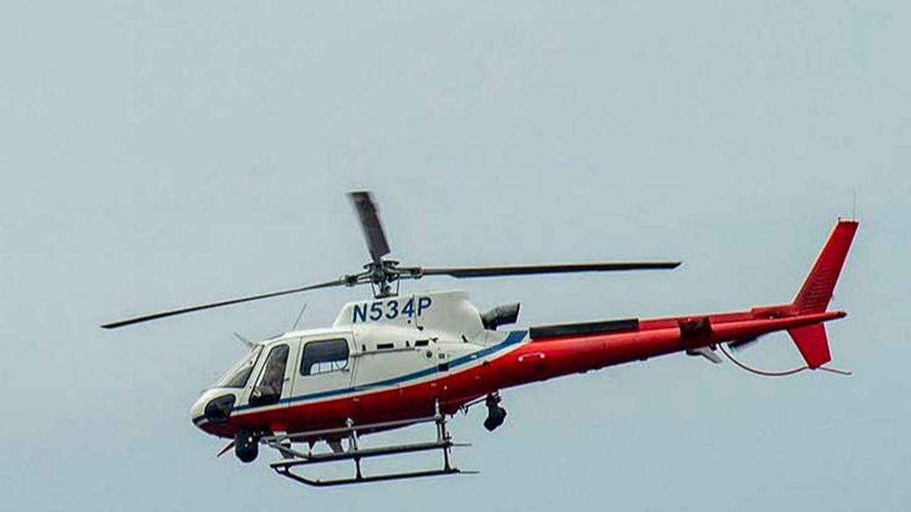 Sebuah helikopter melakukan patroli selama operasi pencarian.