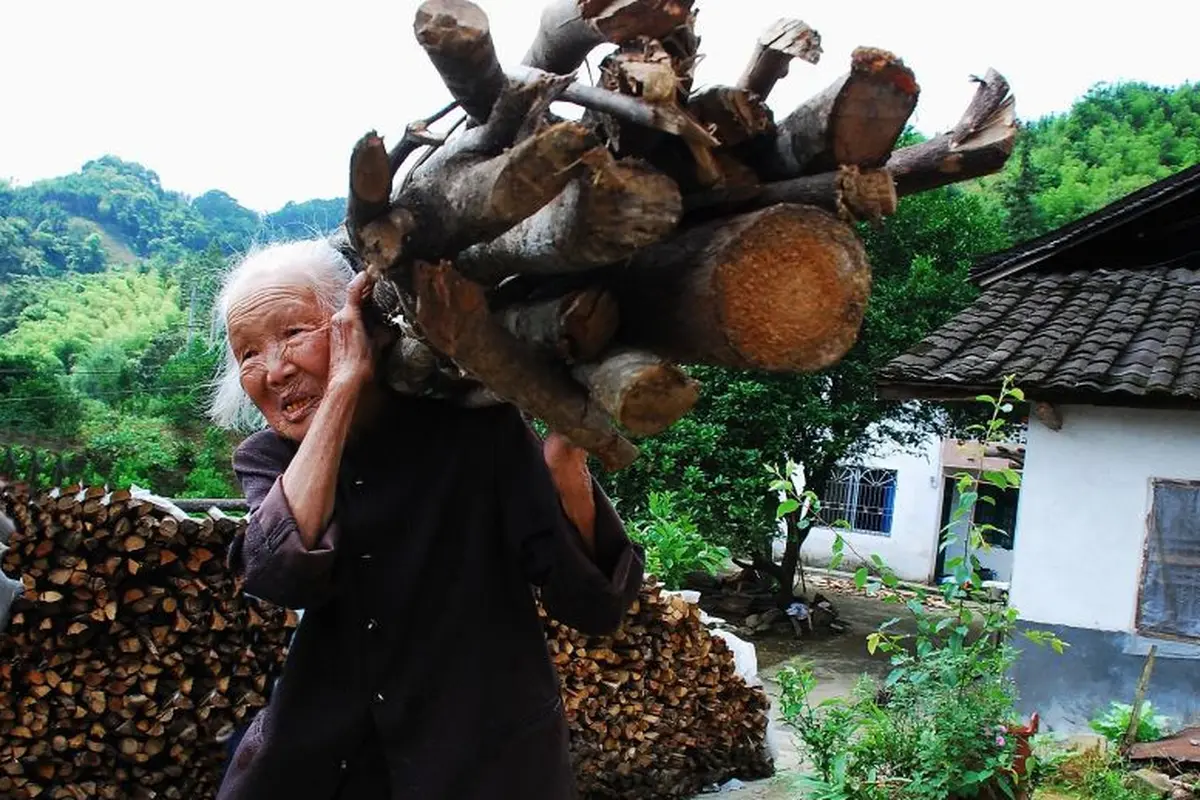[Bintang] Nenek Kuat