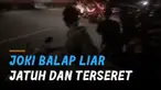 Nasib apes dialami oleh joki balap liar karena jatuh dan terseret saat balapan.