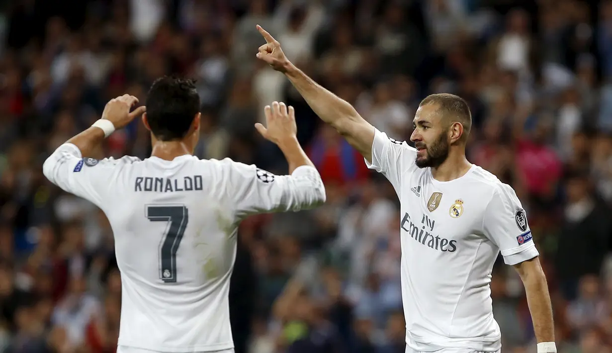 Ekspresi Karim Benzema setelah mencetak gol ke gawang Shaktar Donetsk di laga Grup A Liga Champions yang berlangsung di Stadion Santiago Bernabeu, Madrid, Spanyol. Rabu (16/9/2015) dini hari WIB. (Reuters/Susana Vera)