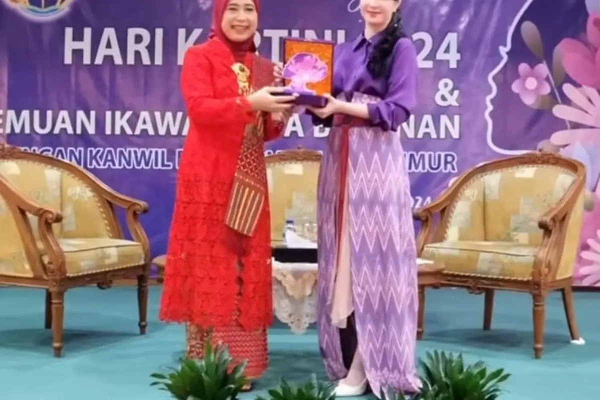 Potret Arumi Bachsin saat hadiri peringatan HUT ke-10 Ikawati ATR/BPN Jawa Timur (Sumber: Instagram/@arumibachsin_94)